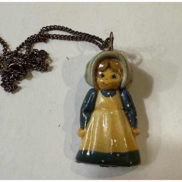 Jewelry - Vtg Prairie Girl Pendant In Blue Bonnet & Blue & White Dress On A Necklace Chain